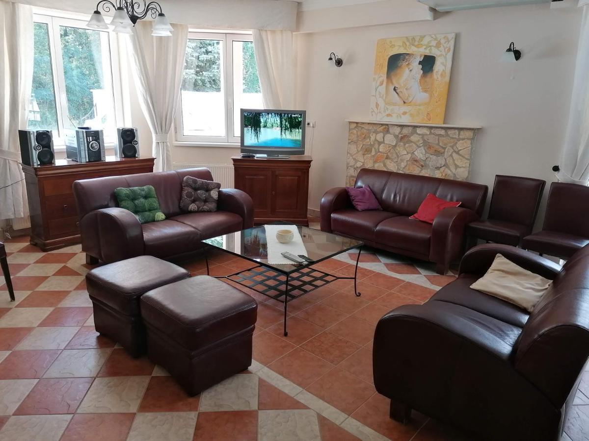 Staff Guest House Nyíregyháza 外观 照片