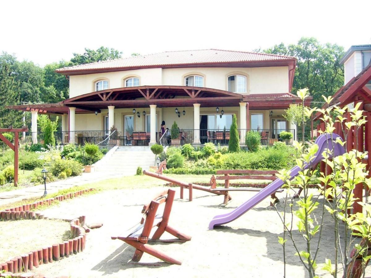 Staff Guest House Nyíregyháza 外观 照片