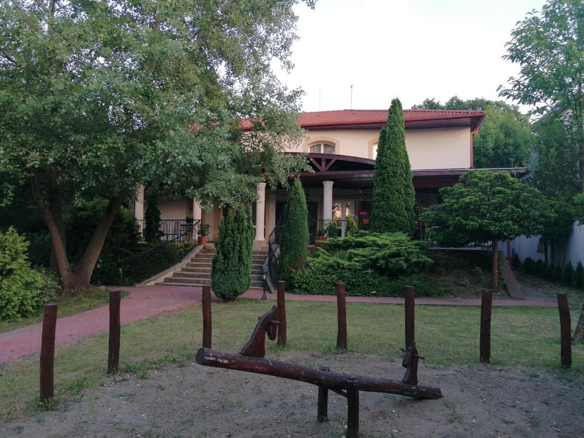 Staff Guest House Nyíregyháza 外观 照片